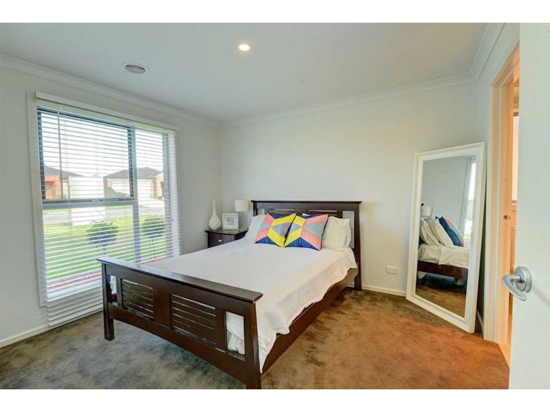 12 Lowry Crescent, Miners Rest VIC 3352