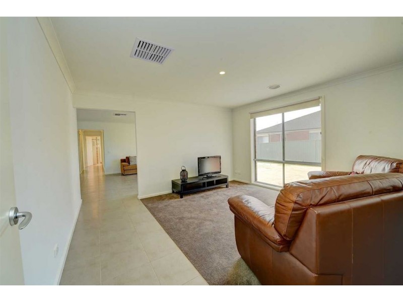 12 Lowry Crescent, Miners Rest VIC 3352