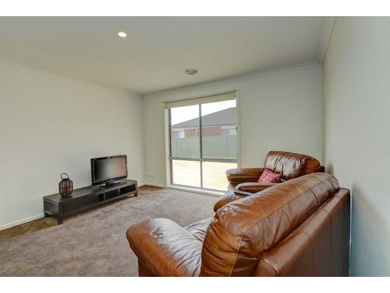 12 Lowry Crescent, Miners Rest VIC 3352