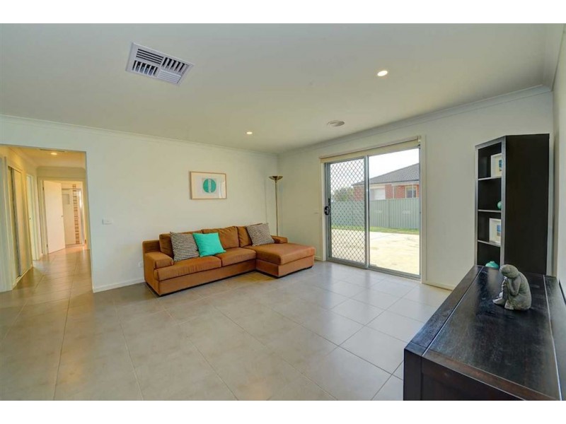 12 Lowry Crescent, Miners Rest VIC 3352
