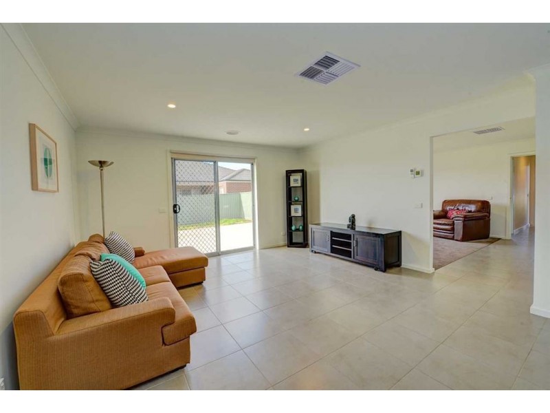 12 Lowry Crescent, Miners Rest VIC 3352