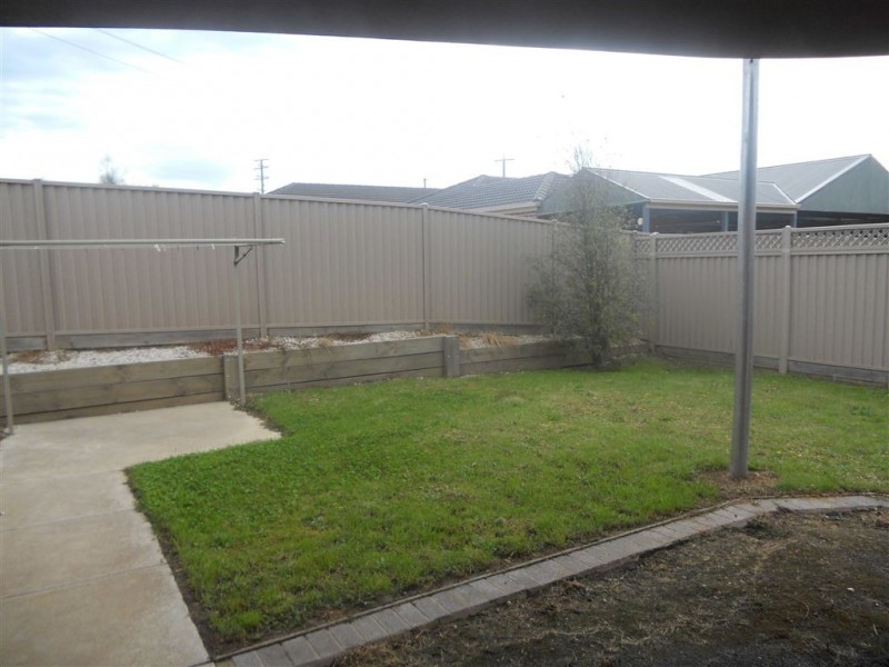 2/6 Cochrane Court, Invermay VIC 3352