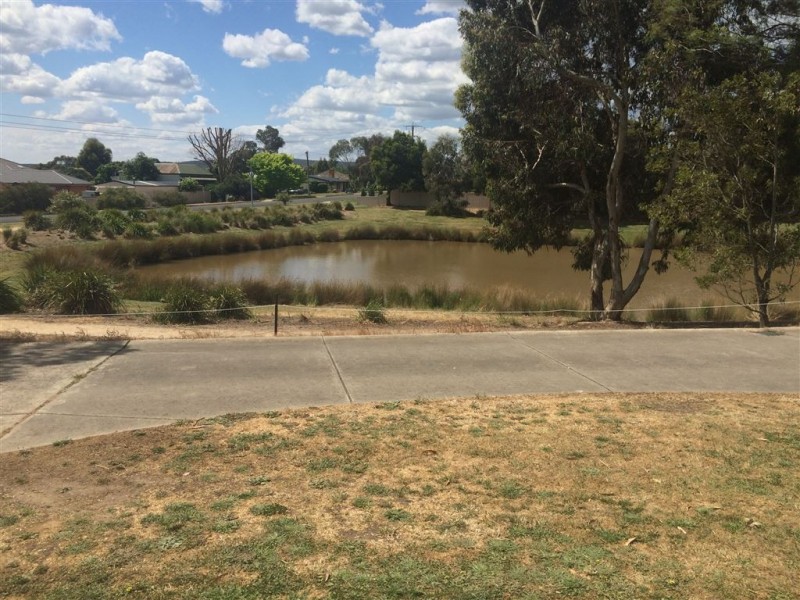 2/6 Cochrane Court, Invermay VIC 3352