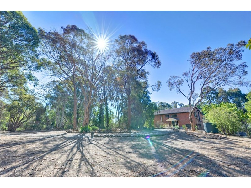 630 Post Office Road, Ross Creek VIC 3351