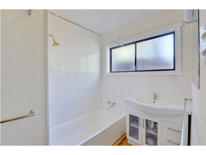 630 Post Office Road, Ross Creek VIC 3351