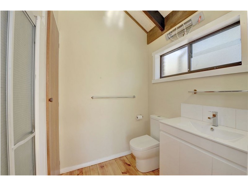 630 Post Office Road, Ross Creek VIC 3351