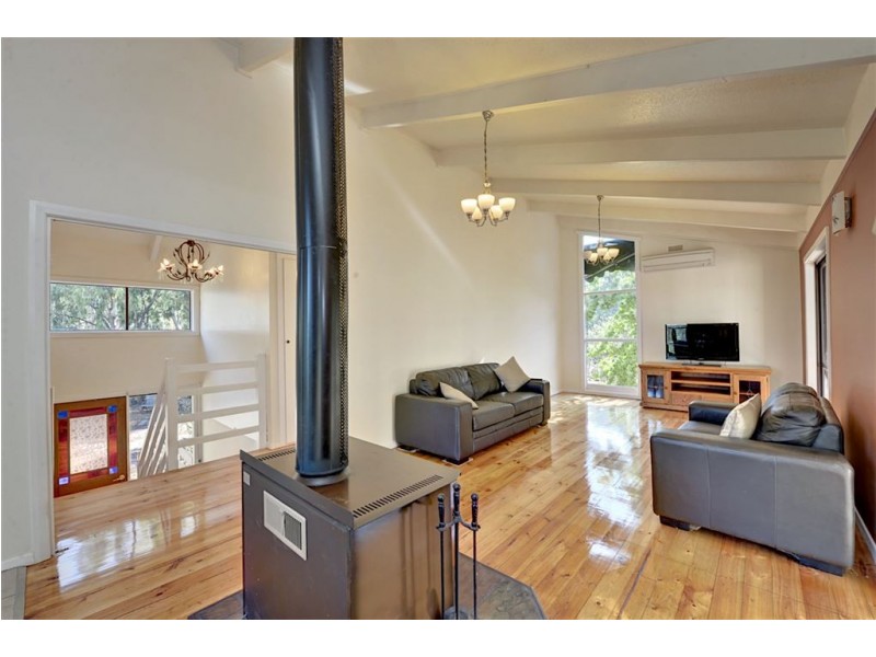 630 Post Office Road, Ross Creek VIC 3351