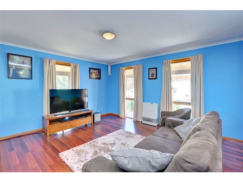 10 Semillion Grove, Mount Clear VIC 3350