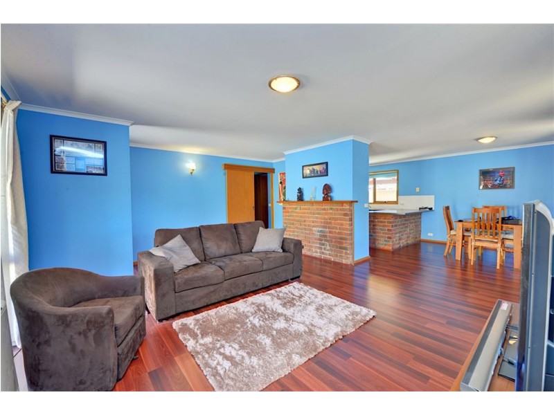 10 Semillion Grove, Mount Clear VIC 3350