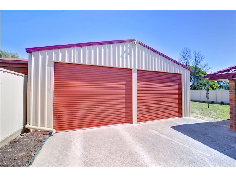 10 Semillion Grove, Mount Clear VIC 3350