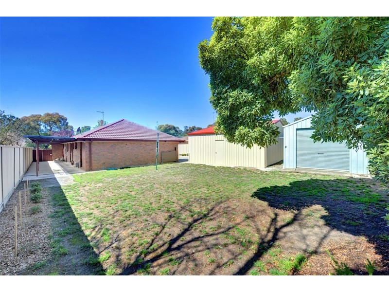 10 Semillion Grove, Mount Clear VIC 3350
