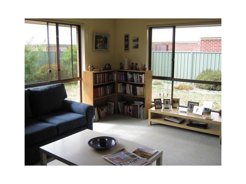 12 St Chester Avenue, Lake Gardens VIC 3355