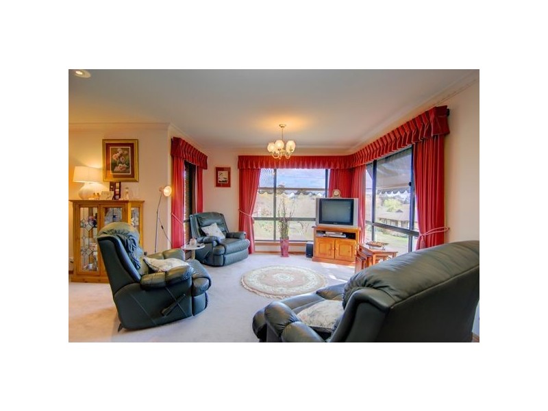 4 Robert Drive, Ballarat VIC 3350