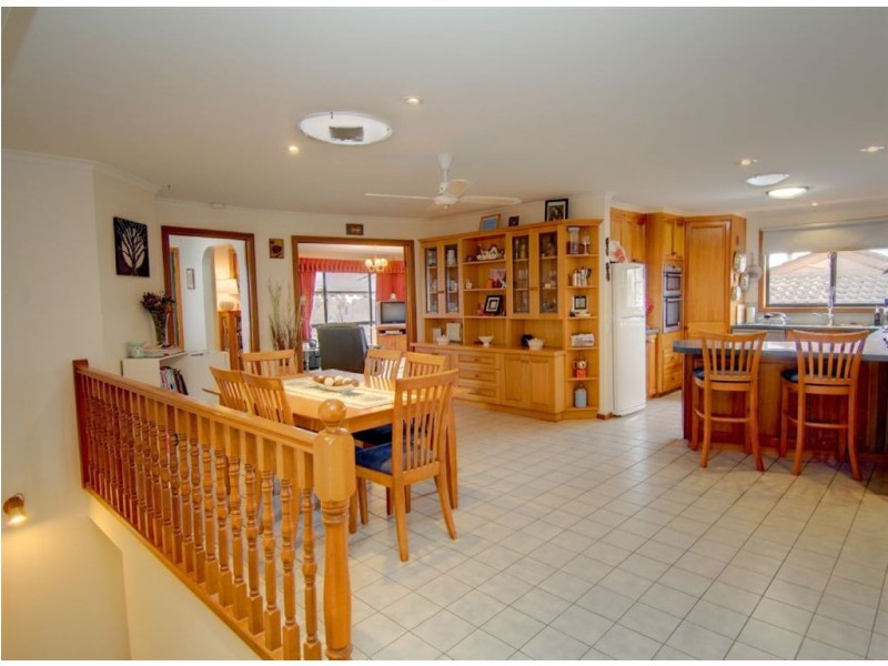 4 Robert Drive, Ballarat VIC 3350