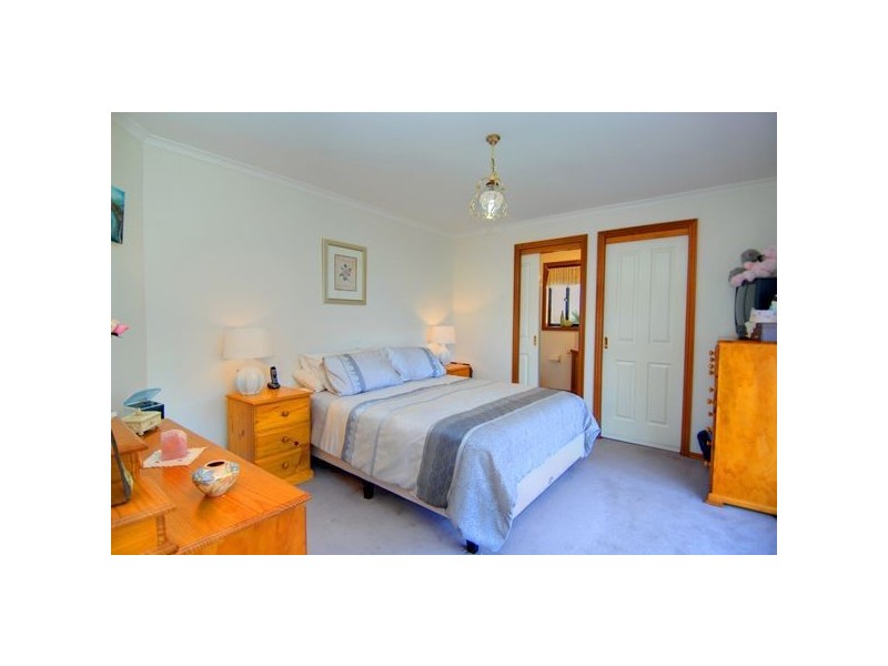 4 Robert Drive, Ballarat VIC 3350