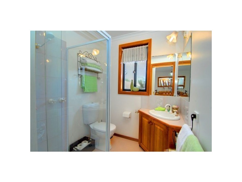 4 Robert Drive, Ballarat VIC 3350