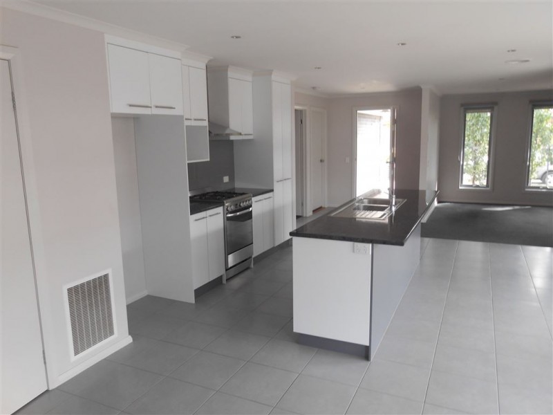 14 Creek View Close, Mount Clear VIC 3350