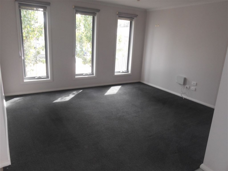 14 Creek View Close, Mount Clear VIC 3350