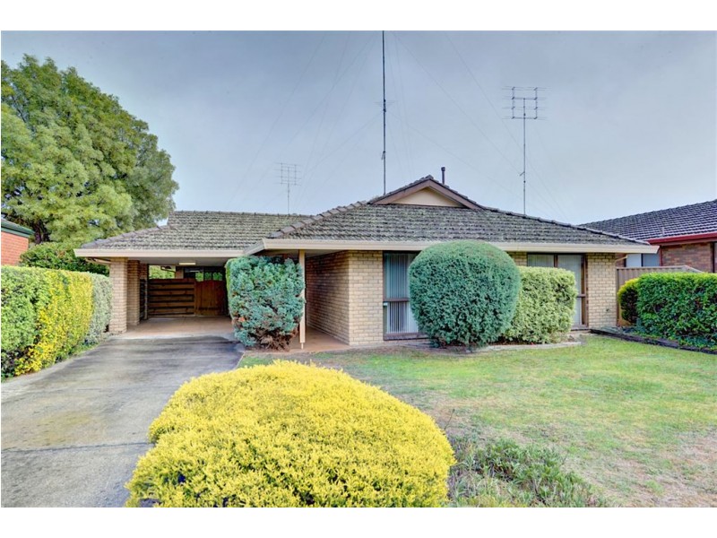 13 Shaw Avenue, Wendouree VIC 3355