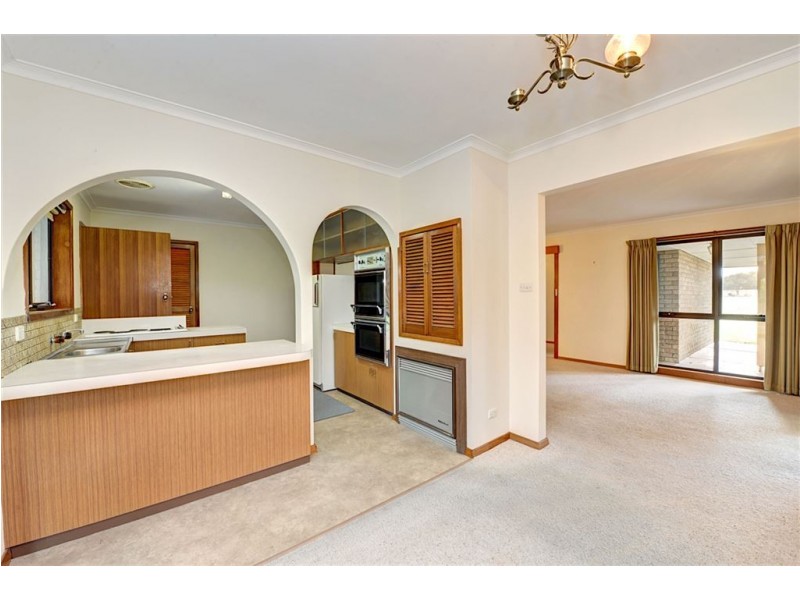 13 Shaw Avenue, Wendouree VIC 3355