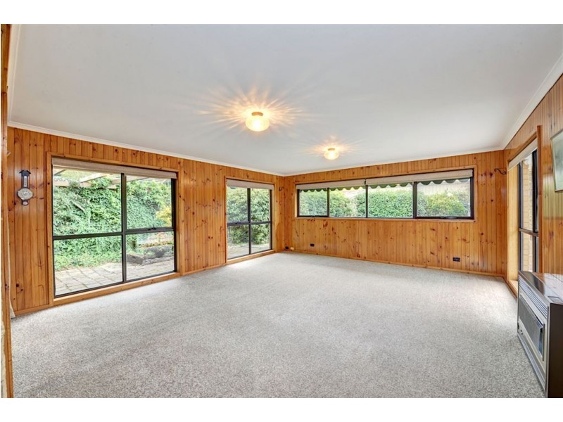 13 Shaw Avenue, Wendouree VIC 3355