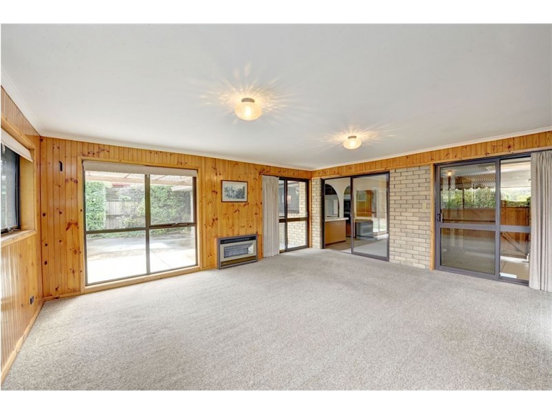 13 Shaw Avenue, Wendouree VIC 3355