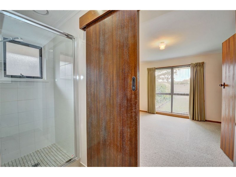 13 Shaw Avenue, Wendouree VIC 3355