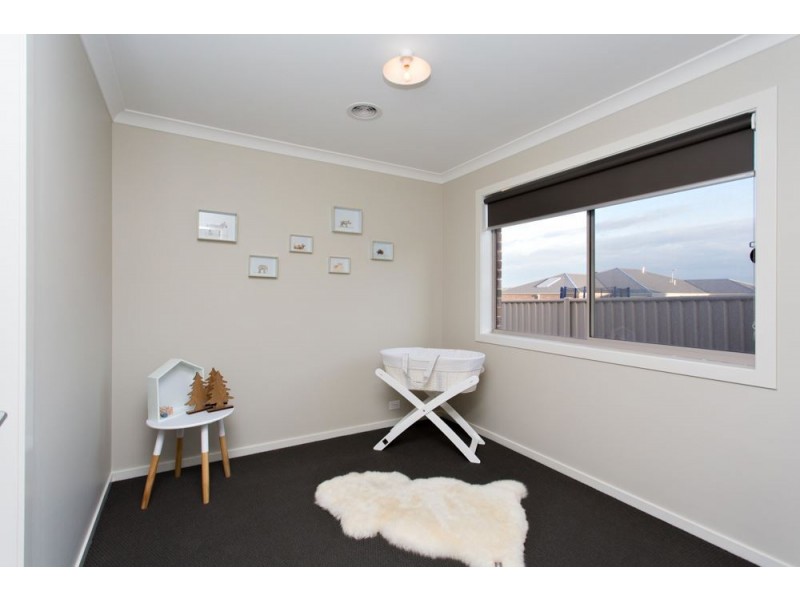 31 Gallant Way, Delacombe VIC 3356