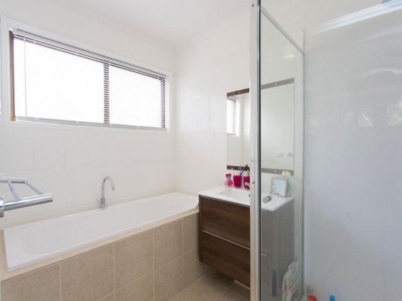 23 Hale Street, Mount Clear VIC 3350