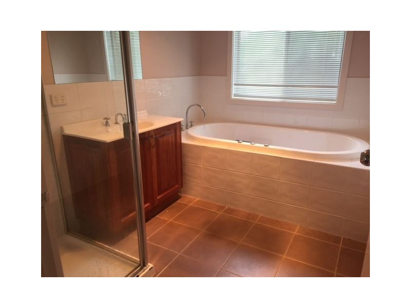 6 Oldaker Court, Miners Rest VIC 3352