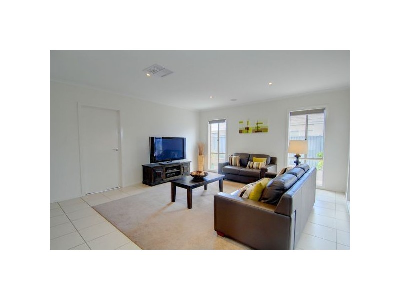 42 Lawrie Drive, Alfredton VIC 3350