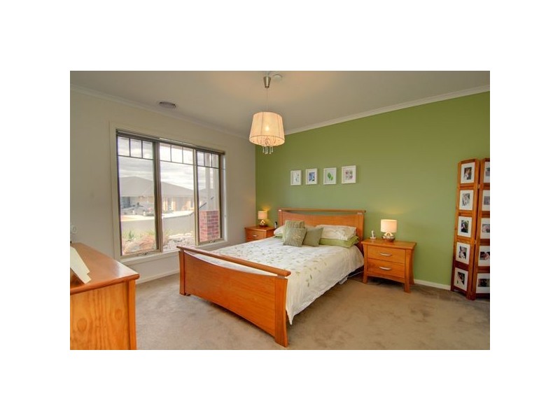 42 Lawrie Drive, Alfredton VIC 3350