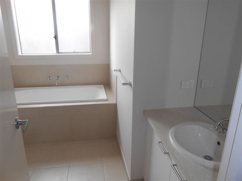 27 Majestic Way, Delacombe VIC 3356