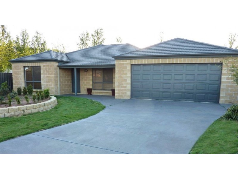 3 Kent Mews, Swan Hill VIC 3585