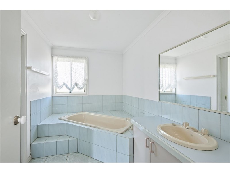 3/104-106 Whitehorse Road, Mount Clear VIC 3350