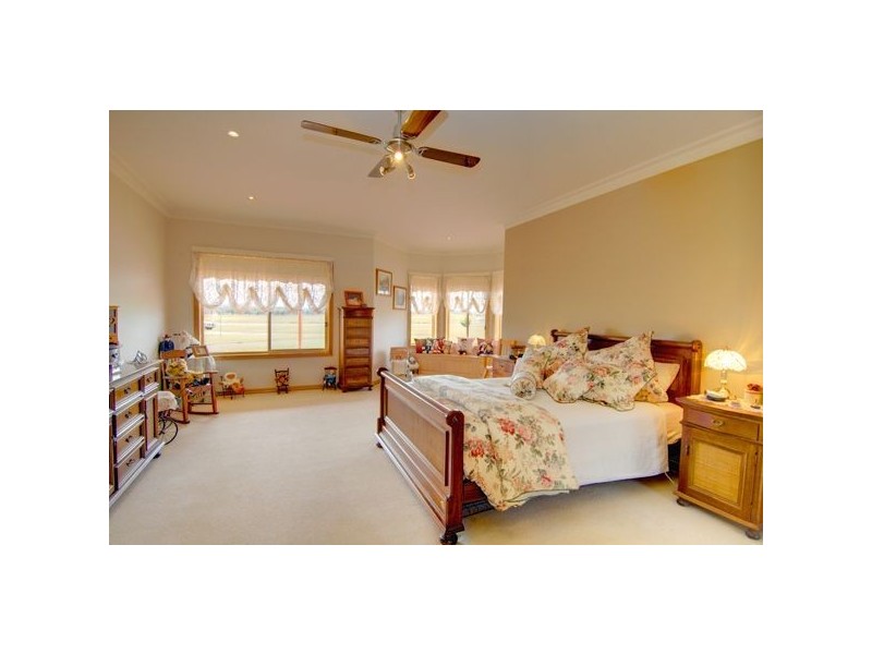 135 Haddon School Road, Haddon VIC 3351