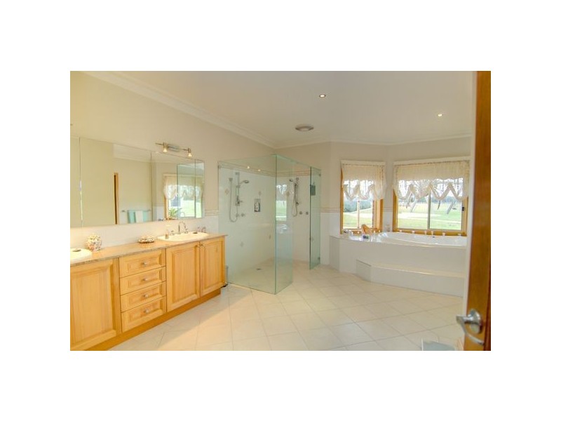 135 Haddon School Road, Haddon VIC 3351