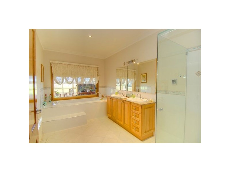 135 Haddon School Road, Haddon VIC 3351