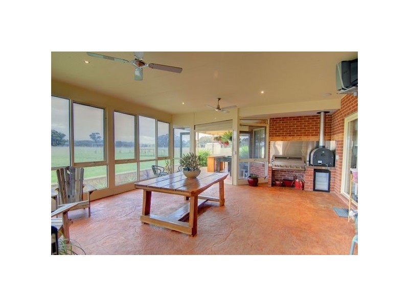 135 Haddon School Road, Haddon VIC 3351