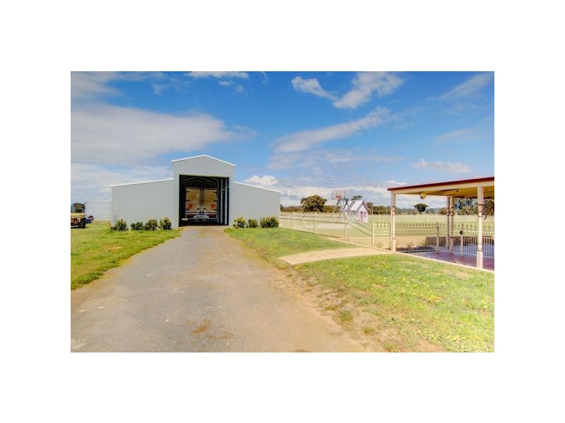 135 Haddon School Road, Haddon VIC 3351