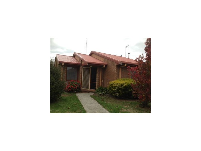 1/8 Darling Street, Sebastopol VIC 3356