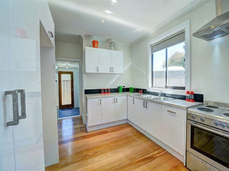18 Salisbury Avenue, Newington VIC 3350