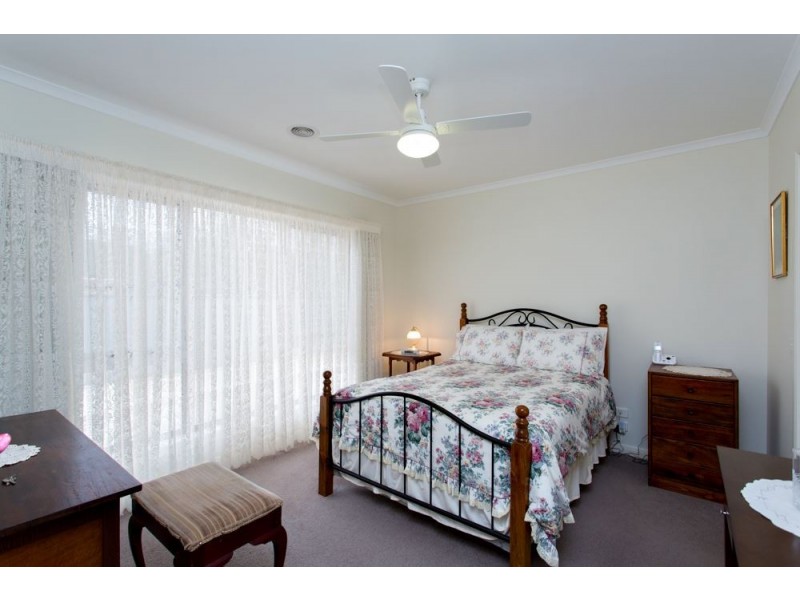 2/5 Park Street, Wendouree VIC 3355