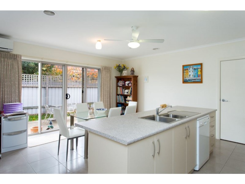 2/5 Park Street, Wendouree VIC 3355