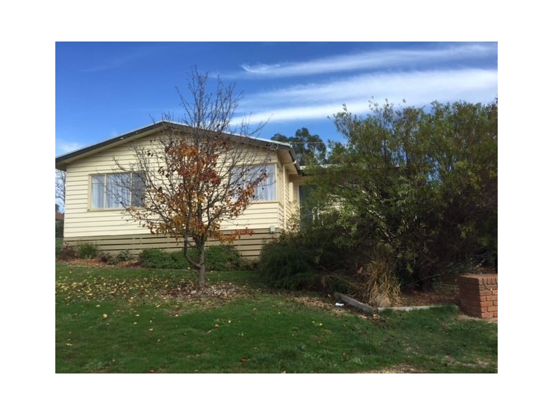 11 Davis Street, Creswick VIC 3363