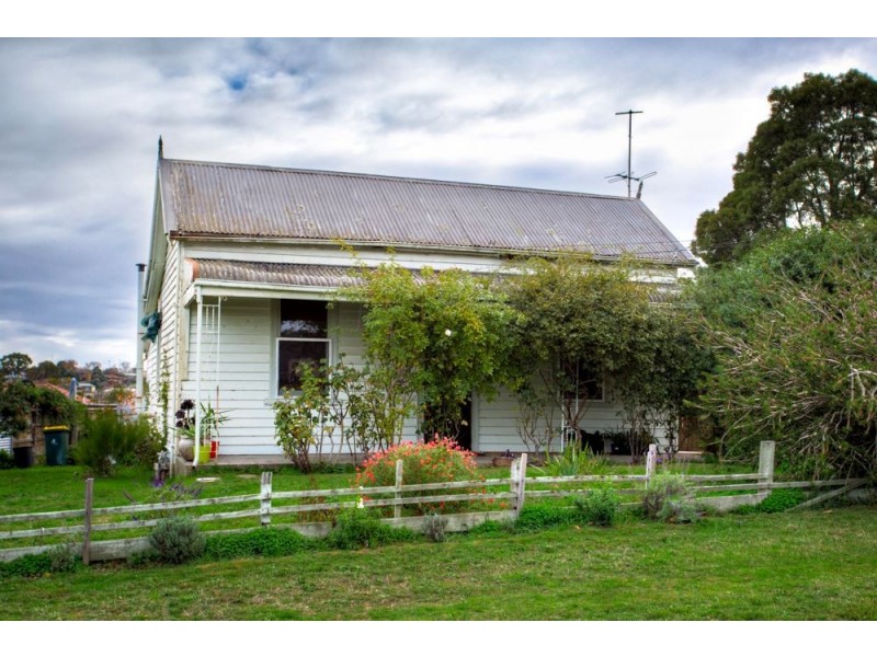 35 Napier Street, Black Hill VIC 3350