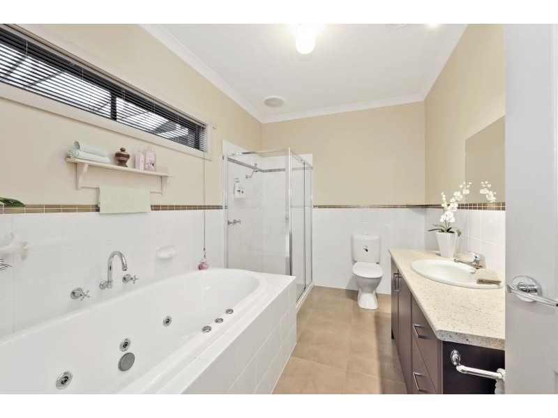 32 Boulevarde Drive, Alfredton VIC 3350