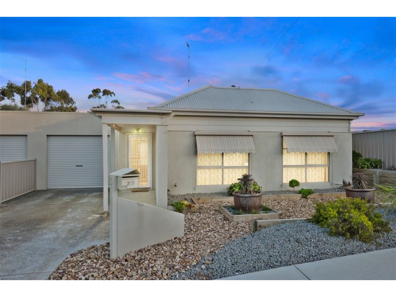 2/3 Cartledge Avenue, Mount Clear VIC 3350