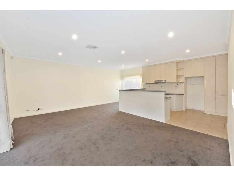 2/3 Cartledge Avenue, Mount Clear VIC 3350