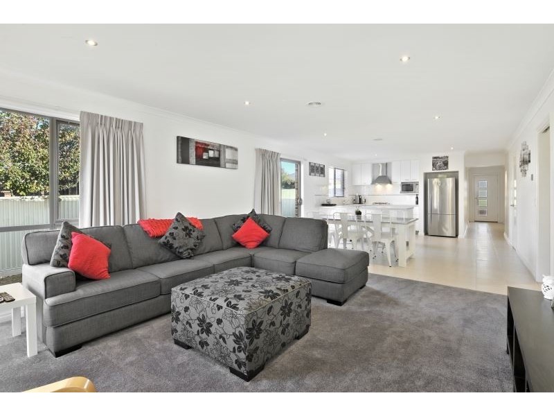 2 Orbost Drive, Miners Rest VIC 3352